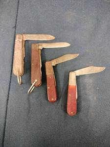 lot 62053 image: Set of 4 Pocket Knives