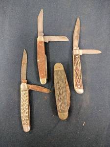 lot 62055 image: Set of 4 Pocket Knives