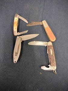lot 62059 image: Set of 4 Pocket Knives
