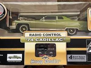 lot 62015 image: 2005 Snoop Deville RC Car 74 Cadillac Radio Control
