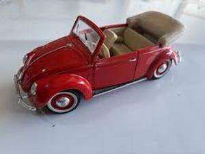 lot 62033 image: Maisto Special Edition 118 scale 1951 Volkswagen Cabriolet