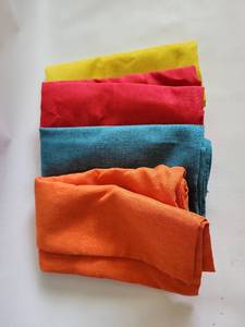 lot 63329 image: 4 pcs Hawaiian Style Cushions, 17inch �17 inch - Retail $20