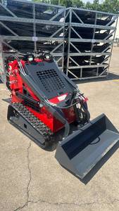 lot 54007 image: SSL580 Ride On Mini Skid Steer Loader with 15 Horsepower Engine  (SSL580-RED)