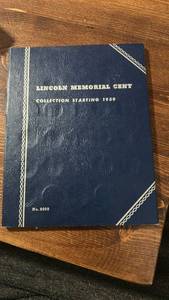 lot 40384 image: Lincoln Memorial Cent Collection Folder Starting 1959