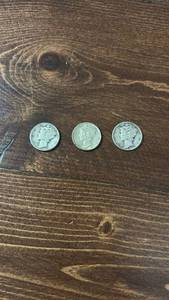 lot 40398 image: Mercury Dime Silver Coin Lot - 1935, 1941, 1945