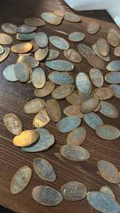 lot 40410 image: Large Lot of Pressed Elongated Pennies Souvenir Coin Collection