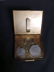lot 6097 image: Gold-Tone Petty Cash Coin Holder Box with 1977 Mexican Diez Pesos Coin