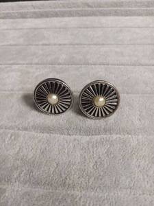 lot 6113 image: Silver-Tone Sunburst Pearl Center Cufflinks