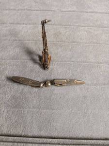 lot 6118 image: Saxophone Tie Clip and Pearl Cufflinks Set