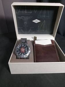 lot 6132 image: Fossil Homer Award Watch and Leather Card Wallet Gift Set