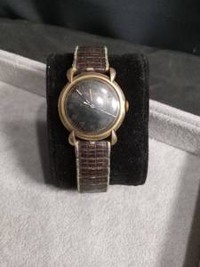 lot 6134 image: Ladies Gold-Tone Mechanical Wristwatch with  Strap and Expansion Band