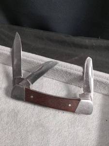 lot 6143 image: Buick Branded Multi-Blade Folding Pocket Knife