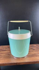 lot 6451 image: Mid-Century Turquoise Ice Bucket with Chrome Handle