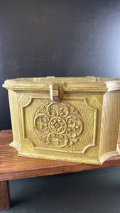 lot 6458 image: Nut Klein Inc. SC-2015 Decorative Jewelry Box with Ornate Floral Relief