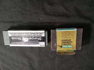 lot 50305 image: Sharpening Stone and Flexible Sanding Sponge Set