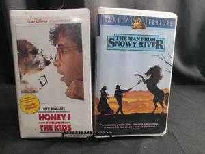lot 5715 image: VHS Movie Collection Bundle - Classic Family Films