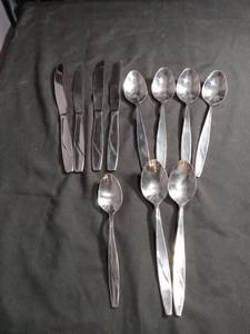 lot 50293 image: Stainless Steel Flatware Set - Spoons and Knives