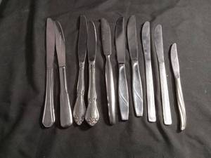 lot 50294 image: Mixed Lot of Silver-Tone Dinner Knives