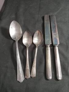 lot 50296 image: Silver-Plated Flatware Set of 5 Pieces