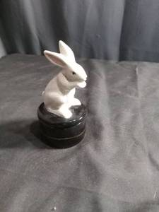 lot 50456 image: Ceramic White Rabbit Figurine Trinket Box