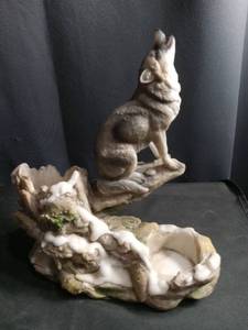 lot 50458 image: Howling Wolf Resin Figurine with Candle Holder