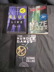 lot 5772 image: Popular Fiction Book Bundle - Blue Like Jazz, The Maze Runner, The Hunger Games