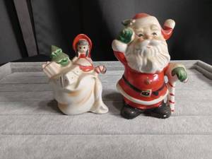 lot 5614 image: Christmas Ceramic Holiday Figurines Santa and toy bag