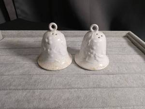 lot 5616 image: White Ceramic Salt and Pepper Shakers Set