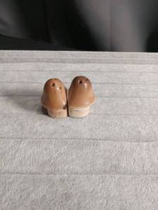 lot 5619 image: Ceramic Mushroom Salt and Pepper Shakers Set