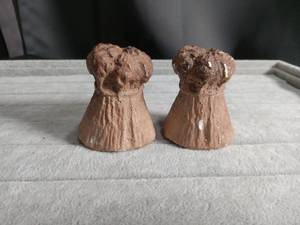 lot 5621 image: Ceramic Wheat Salt and Pepper Shakers