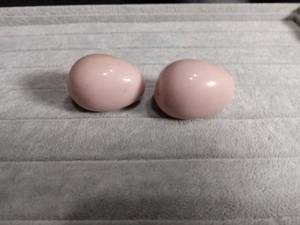 lot 5625 image: Pink Ceramic Salt and Pepper Shakers Set
