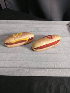 lot 5627 image: Hot Dog Salt and Pepper Shaker Set
