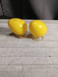 lot 5635 image: Yellow Plastic and Pepper Shaker Set with Clear Bases