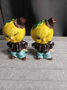 lot 5636 image: Ceramic Lemon Head Salt and Pepper Shakers Set