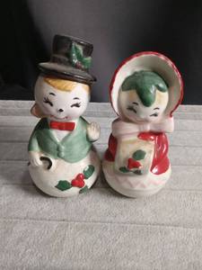 lot 5639 image: Christmas Snowman Salt and Pepper Shakers Set