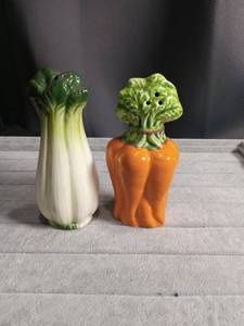 lot 5642 image: Ceramic Vegetable Salt and Pepper Shaker Set