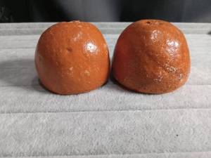 lot 5646 image: Realistic Orange Fruit Salt and Pepper Shakers Set