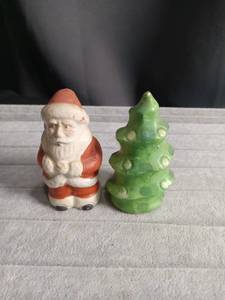 lot 5649 image: Christmas Salt and Pepper Shakers Santa and Tree Set