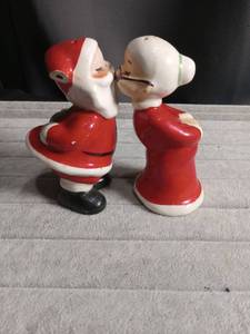 lot 5653 image: Santa and Mrs. Claus Ceramic Salt and Pepper Shaker Set