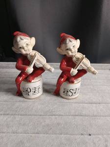 lot 5655 image: Ceramic Christmas Elf Salt and Pepper Shakers Set