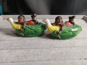 lot 5665 image: Corn Cob Salt and Pepper Shakers with African American Figures