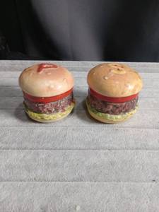 lot 5669 image: Hamburger Salt and Pepper Shaker Set