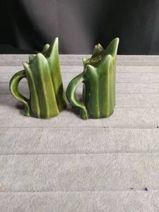lot 5672 image: Green Ceramic  Salt and Pepper Shakers