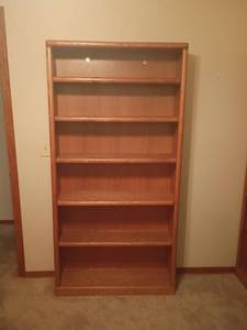 lot 901 image: Wooden Bookshelf. Adjustable Shelves.   Matches lots 900, 902 and 903.  72 x 36 x 10