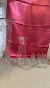 lot 1011 image: Large glass vase, carafe and shot glasses