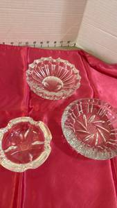 lot 1012 image: Lead crystal ashtrays