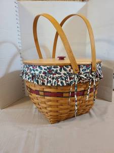 lot 1014 image: Large 1994 signed Longaberger basket with wood lid and handles, fabric and plastic liners.