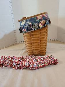 lot 1016 image: Longaberger Handwoven Basket with Lid and Fabric Liner, 1992, signed