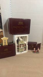 lot 1025 image: Department 56 Heritage Village Disney Parks Village Series Collection Set