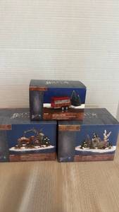 lot 1055 image: Department 56 Bucks County Collection Set of 3 - The Old Pickup Truck, Yesterdays Tractor & Horse Trailer